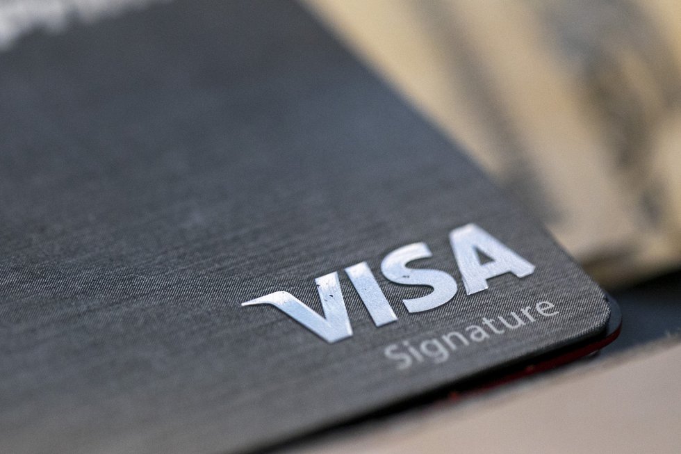 Retailers warn of Visa, Mastercard fee hike